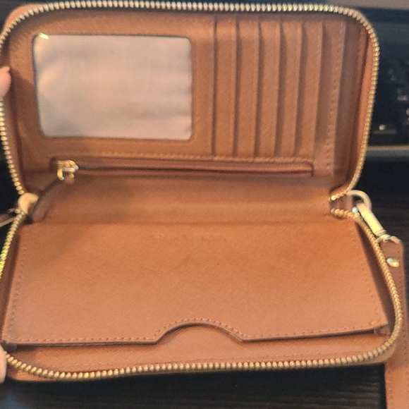 Michael Kors Wallet with wrist strap - Picture 2 of 3
